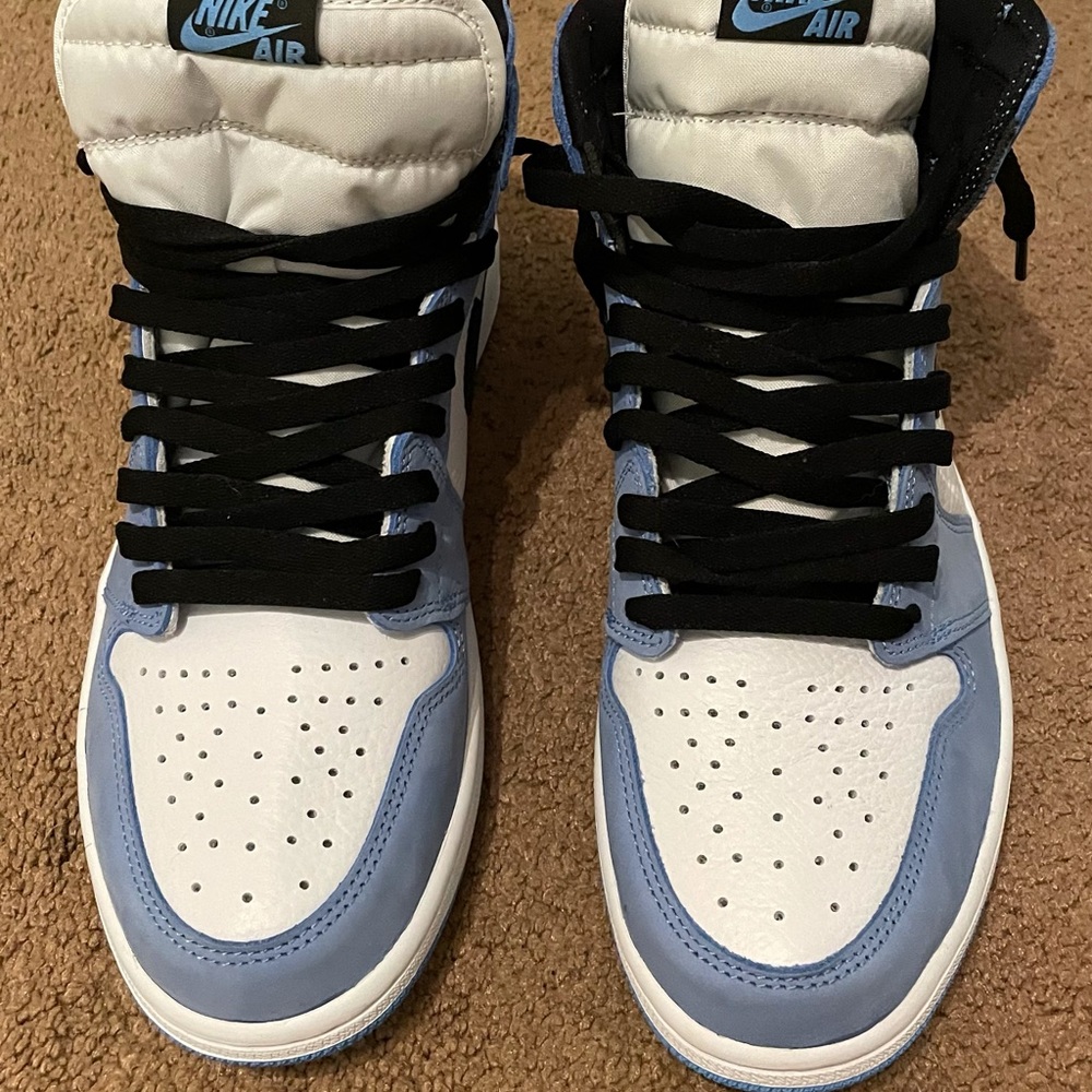 Air Jordan 1 University Blue